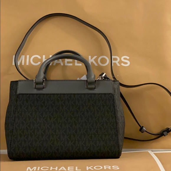 selling my mk bag - Picture 2 of 3